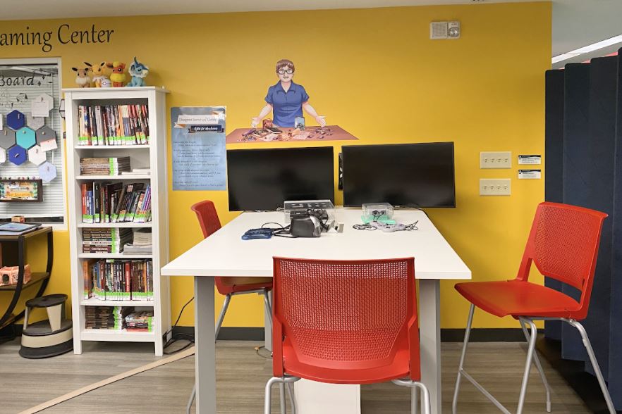 Desk with two displays and seats